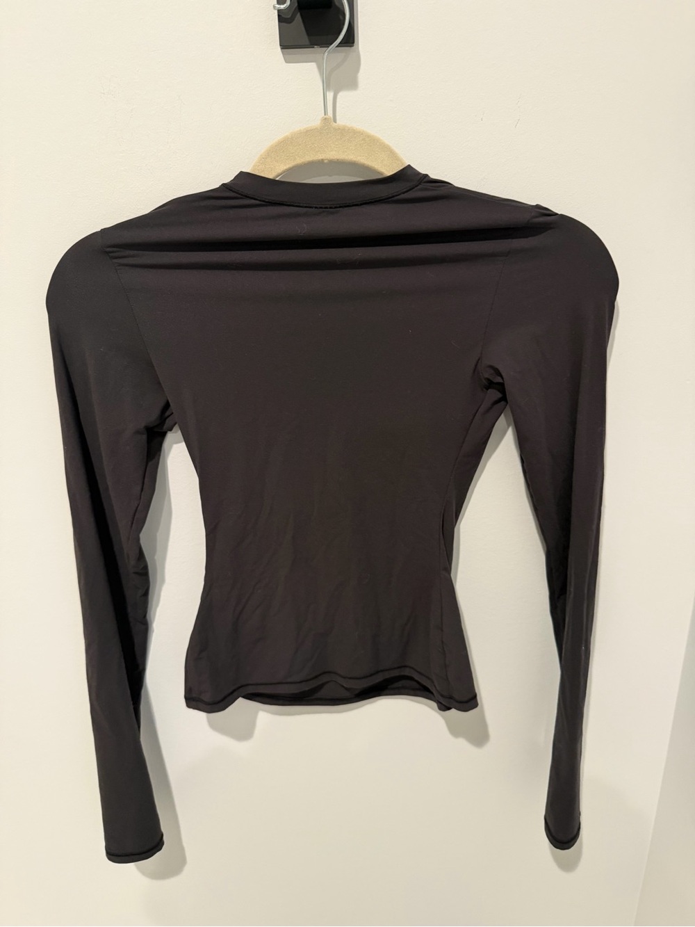 SKIMS Black Long Sleeve Crewneck Slim Top - Picture 6 of 6